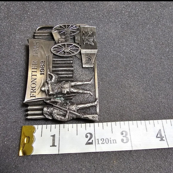 Vintage siskiyou Leather & buckle Co 1982 Fort Dodge Frontier Days Buckel #226 - Picture 9 of 10